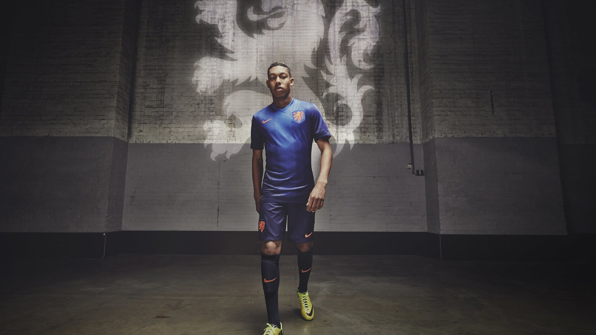 米兰双雄争夺激烈,意甲冠军悬念未解